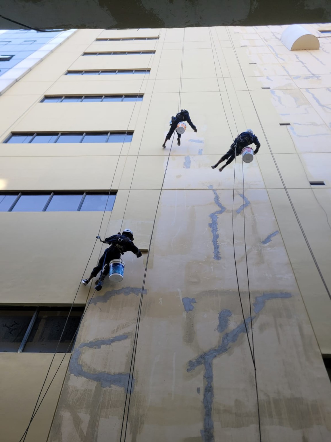 Pekerjaan cleaning façade gedung