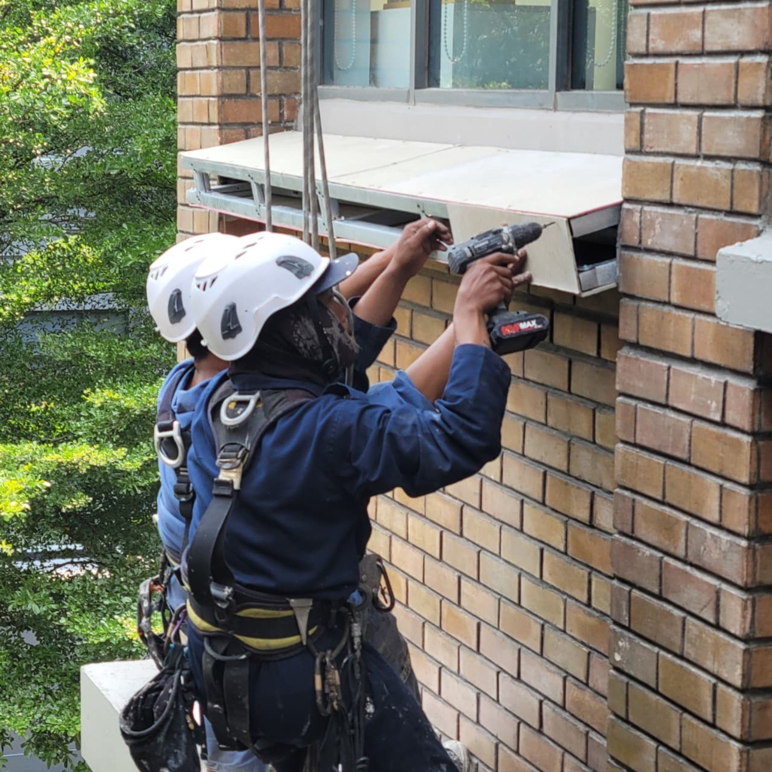 Maintenance ACP dengan rope access